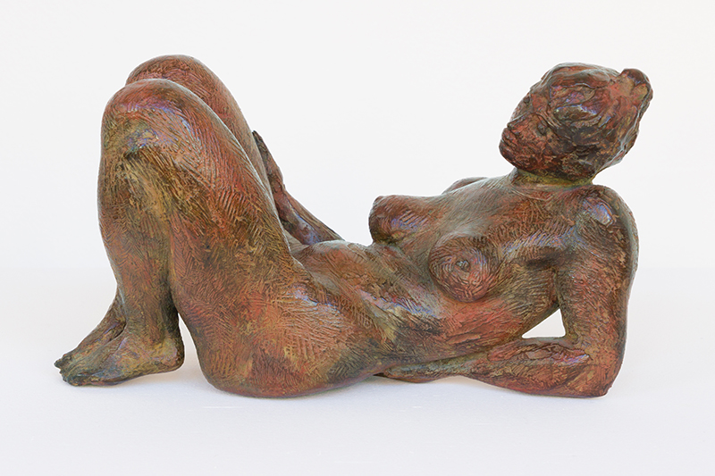 In unserer Galerie zum Verkauf stehende Skulptur von Karl-Heinz Krause (Bildhauer): Liegende Luana