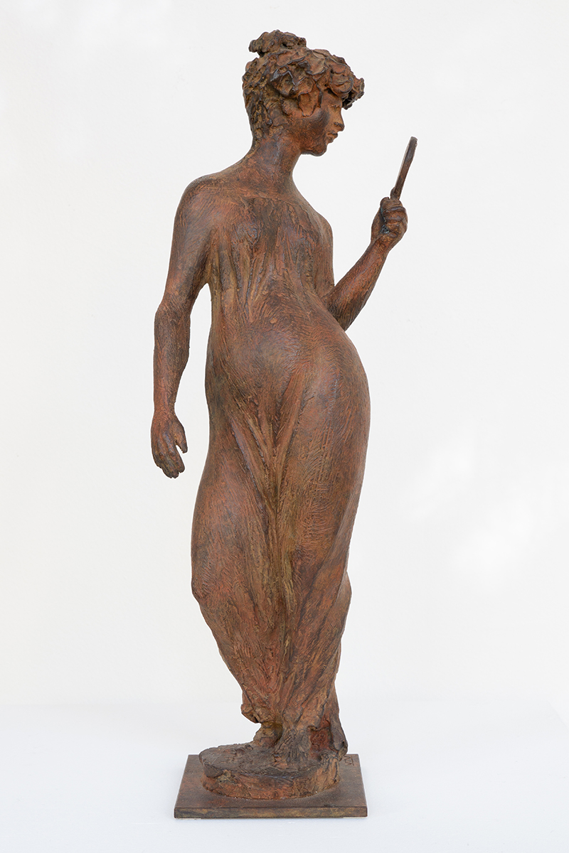 In unserer Galerie zum Verkauf stehende Skulptur von Karl-Heinz Krause (Bildhauer): Römerin mit Spiegel der Agrippina
