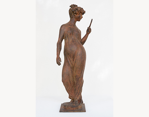 In unserer Galerie zum Verkauf angebotene Skulptur von Karl-Heinz Krause (Bildhauer): Römerin mit Spiegel der Agrippina (groß)