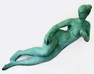 Buy the original sculpture "Josephine with apple" (small) by Karl-Heinz Krause (Sculptor) at our gallery.