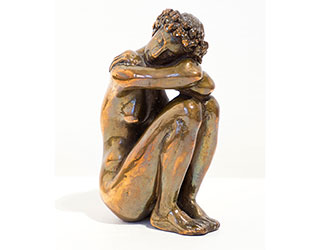 In unserer Galerie zum Verkauf angebotene Skulptur von Karl-Heinz Krause (Bildhauer): Kleine Träumende (klein)
